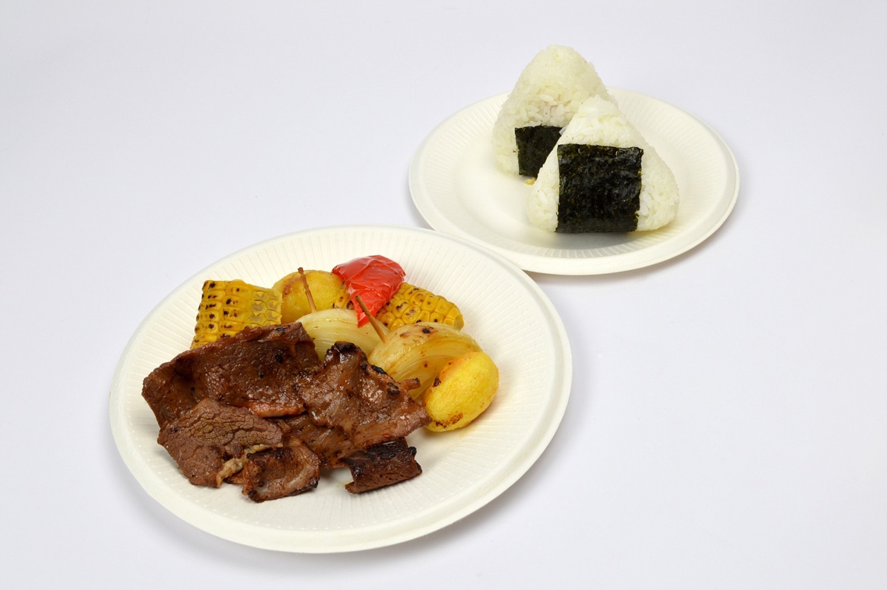 「空腹にこそ ウマいものは微笑む。バーベキュー＆おにぎりセット」