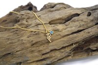 四葉環をイメージしたチャームペンダント。