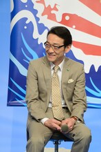 佐々木和男役の吹越満。