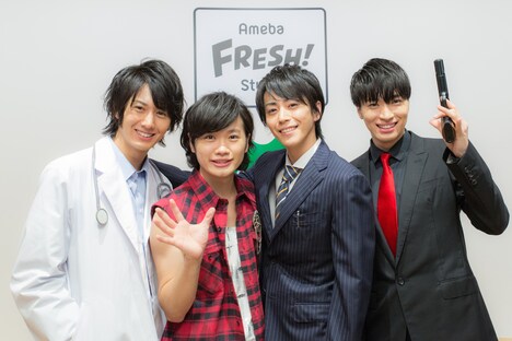 10月17日にAmebaFRESH! Studioに集った2.5次元男子たち。左から太田基裕、鳥越裕貴、廣瀬智紀、松下優也。