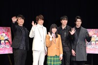 左より上山竜治、白洲迅、加藤梨里香、松下優也（X4）、真剣佑。