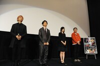 （左から）デビルマン/不動明役の浅沼晋太郎、島村ジョー（009）役の福山潤、フランソワーズ・アルヌール（003）役のM・A・O、川越淳監督。