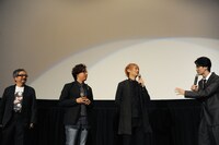 （左から）永井豪、飛鳥了役の日野聡、デビルマン/不動明役の浅沼晋太郎、島村ジョー（009）役の福山潤。