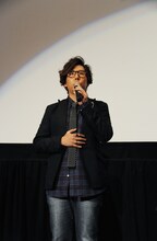 飛鳥了役の日野聡。