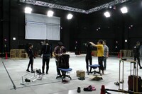 絵の下地となるCGを作るため、役者の動きを撮影する様子。(c)北条司/NSP 1985