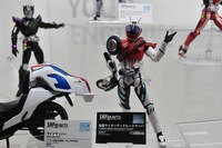 「仮面ライダードライブ」より、「S.H.Figuarts 仮面ライダーデッドヒートマッハ」