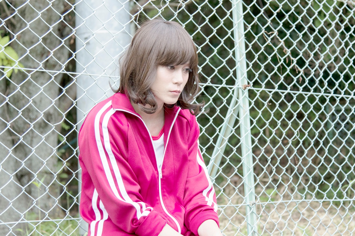 玉城裕規が演じる、忍者部部長の女生徒・笹山香織。(c)2016三家本礼・KADOKAWA刊/VAP