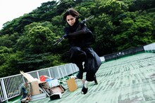 玉城裕規が演じる怨憎。(c)2016三家本礼・KADOKAWA刊/VAP