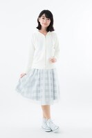 「RADIO EVA DUO チェック柄チュールスカート レイモデル」を着用した様子。。