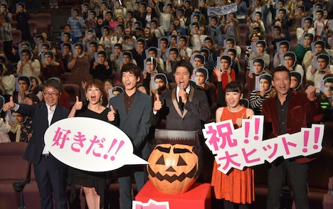 「俺物語!!」初日舞台挨拶の様子。左から河合勇人、鈴木砂羽、坂口健太郎、鈴木亮平、永野芽郁、寺脇康文。