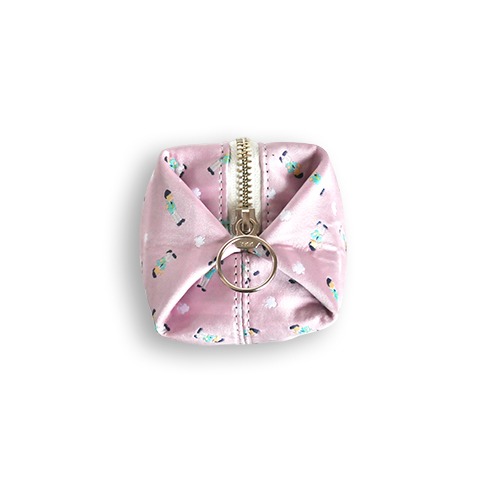 6つ子のスクエアポーチ。