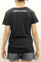 「くいもの処 明楽」のTシャツ。