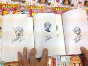 りすまいが1冊1冊すべてにサインとイラストを描き下ろした。
