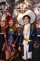 （左から）桜井玲香、生田絵梨花。