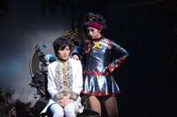 ミュージカル「リボンの騎士」公開稽古より。サファイア（生田絵梨花、写真左）とへケート（桜井玲香）。