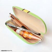 メガネケースの使用例。筆箱や小物入れとしても活用できる。