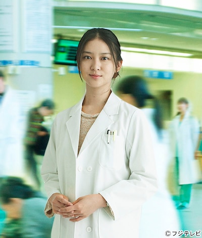 新米病理医・宮崎智尋役の武井咲。
