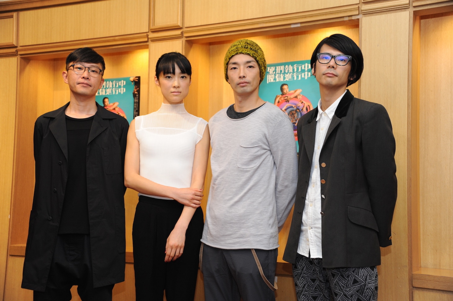 囲み取材の様子。左から蔡忠浩（bonobos）、初音映莉子、森山未來、長谷川寧。