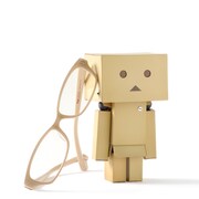 「Danboard Computer Glasses」をダンボーと並べたイメージ。