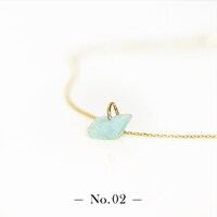 「宝石の国 フォスフォフィライトのかけら ペンダントトップ」。全15点が用意され、先着順で好きなピースを選べる。