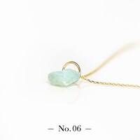 「宝石の国 フォスフォフィライトのかけら ペンダントトップ」。全15点が用意され、先着順で好きなピースを選べる。