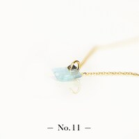 「宝石の国 フォスフォフィライトのかけら ペンダントトップ」。全15点が用意され、先着順で好きなピースを選べる。