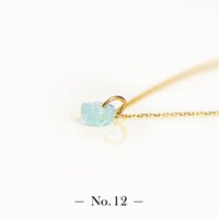 「宝石の国 フォスフォフィライトのかけら ペンダントトップ」。全15点が用意され、先着順で好きなピースを選べる。