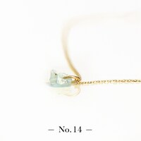 「宝石の国 フォスフォフィライトのかけら ペンダントトップ」。全15点が用意され、先着順で好きなピースを選べる。