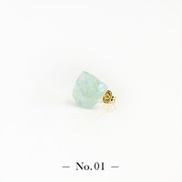 「宝石の国 フォスフォフィライトのかけら ピアス」。全9点が用意され、先着順で好きなピースを選べる。