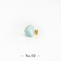 「宝石の国 フォスフォフィライトのかけら ピアス」。全9点が用意され、先着順で好きなピースを選べる。