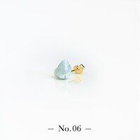 「宝石の国 フォスフォフィライトのかけら ピアス」。全9点が用意され、先着順で好きなピースを選べる。