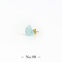 「宝石の国 フォスフォフィライトのかけら ピアス」。全9点が用意され、先着順で好きなピースを選べる。