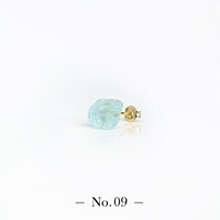 「宝石の国 フォスフォフィライトのかけら ピアス」。全9点が用意され、先着順で好きなピースを選べる。