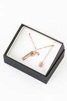 ヴァッシュ・ザ・スタンピードモデルのネックレス。