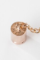 ヴァッシュ・ザ・スタンピードモデルのネックレス。