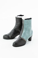 間黒男モデルのショートブーツ。