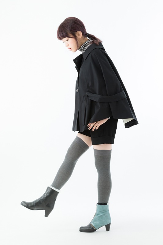 間黒男モデルのショートブーツ着用例。