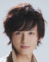 エミール・ベルナール役を演じる小野健斗。