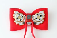 Wチャンスキャンペーンにて、抽選で5名に進呈される「蝶ネクタイ型変声機」。