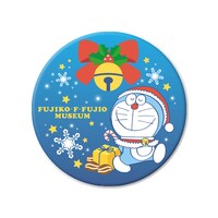 「缶バッジ ドラえもんサンタ柄」