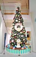 2階「みんなのひろば」にあるクリスマスツリー。