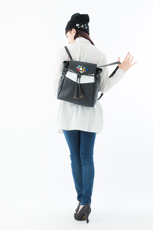 「宝石の国」リュックの使用例。