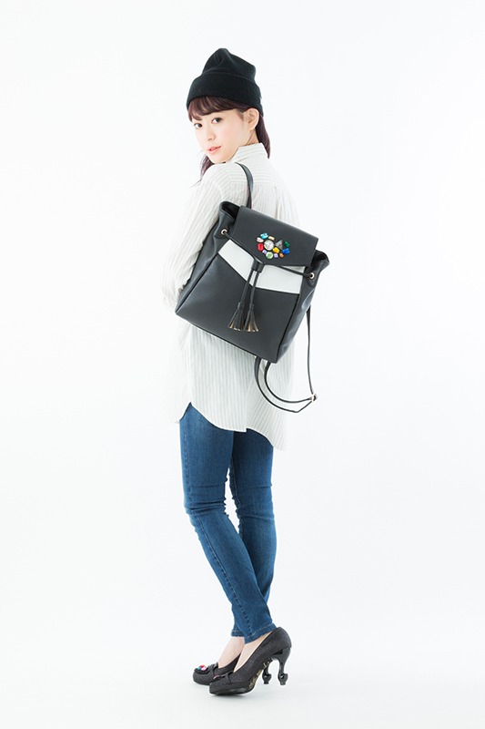 「宝石の国」リュックの使用例。