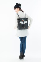 「宝石の国」リュックの使用例。