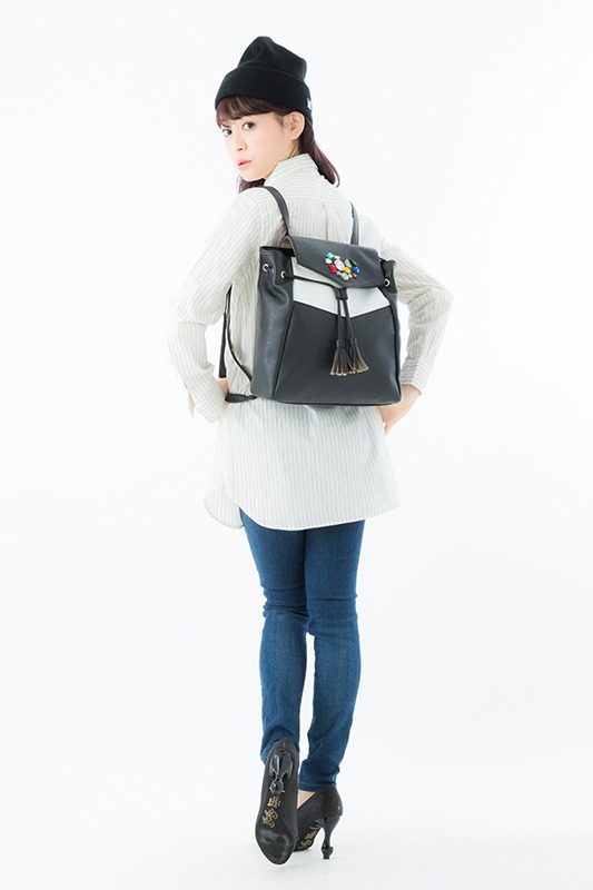 「宝石の国」リュックの使用例。