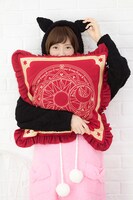 クロウカードモデルのクッションカバーの使用例。