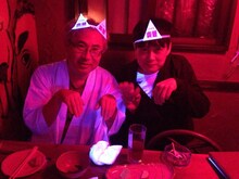 外薗昌也（左）、いまざきいつき（右）。