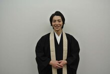 高杉真宙扮する天野慶和。