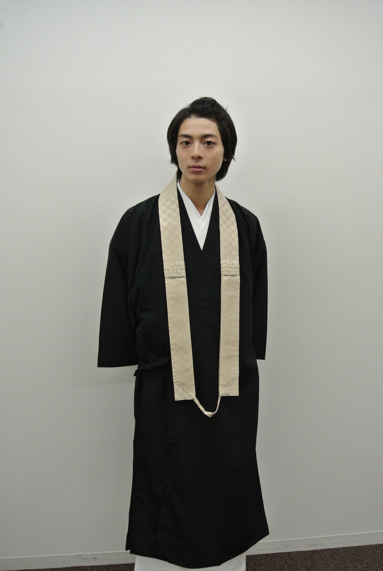 高杉真宙扮する天野慶和。