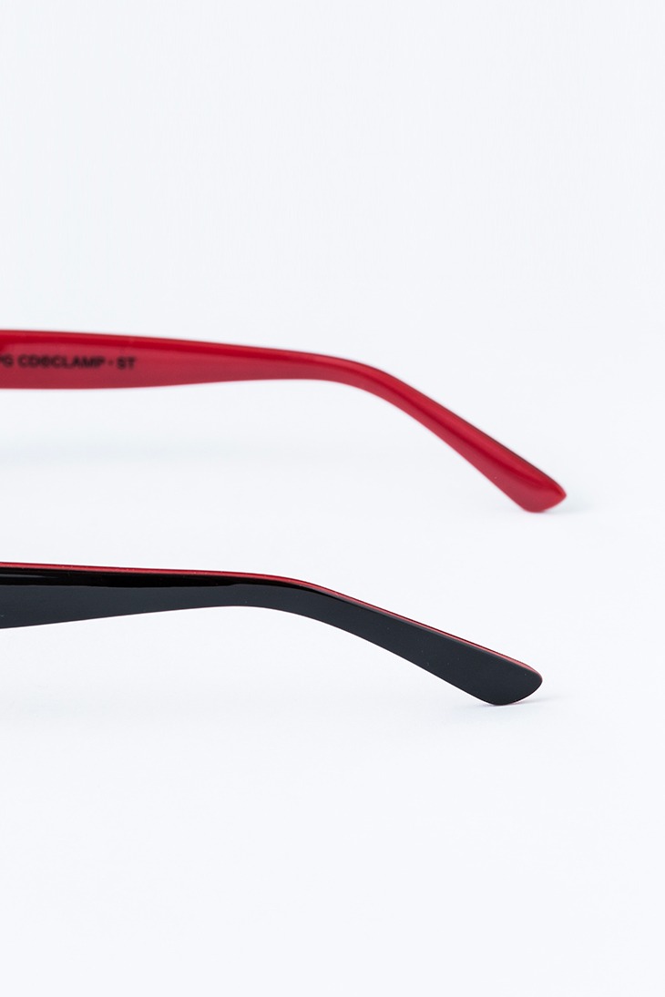 ルルーシュ・ランペルージモデルのファッショングラス。